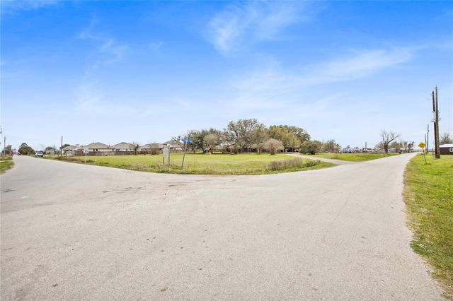 9418 County Road 423, Navasota, TX 77868