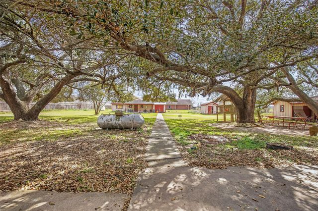 9418 County Road 423, Navasota, TX 77868