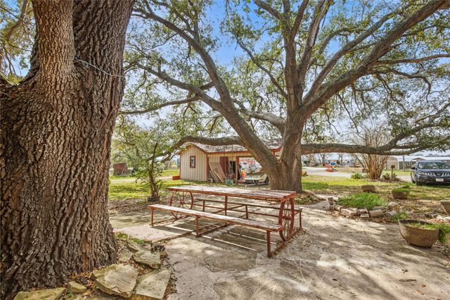 9418 County Road 423, Navasota, TX 77868