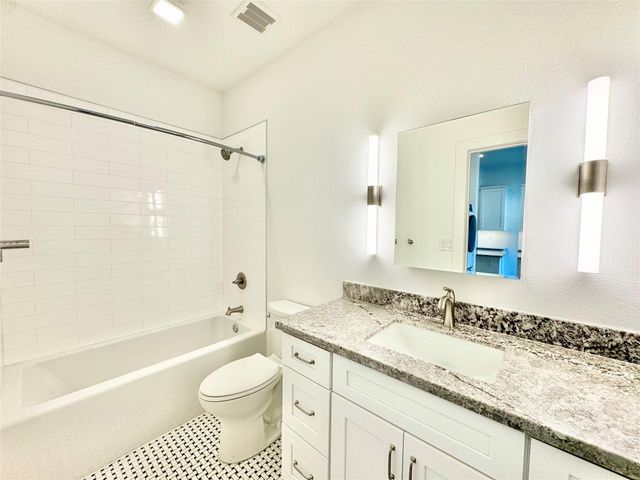 2102 Mechanic Street 203, Galveston, TX 77550