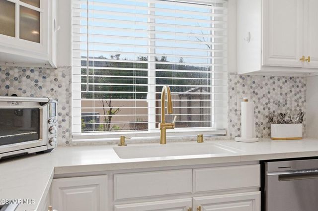 1052 Larry Court, Newbury Park, CA 91320