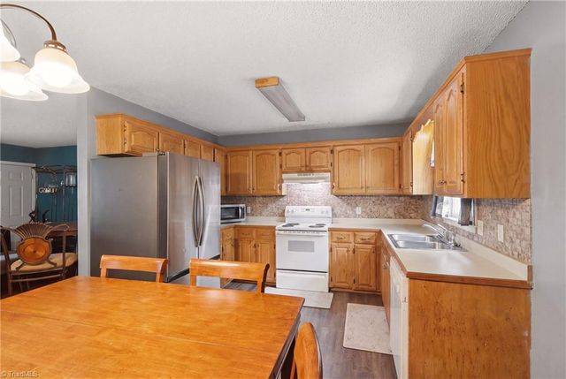 106 N Arlington Avenue, Jonesville, NC 28642