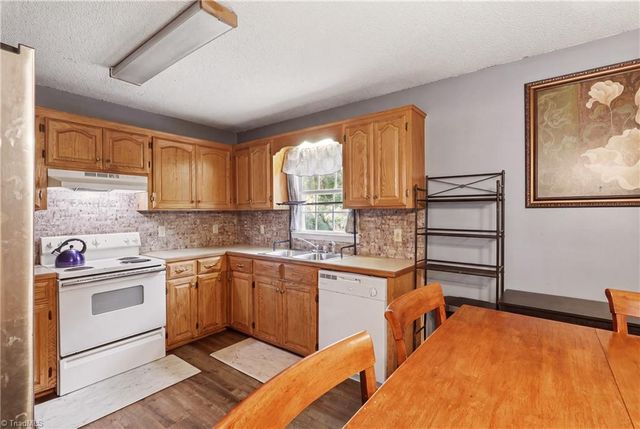 106 N Arlington Avenue, Jonesville, NC 28642