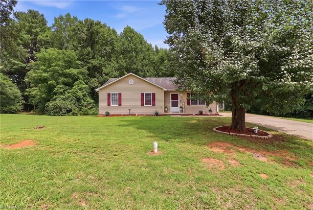106 N Arlington Avenue, Jonesville, NC 28642