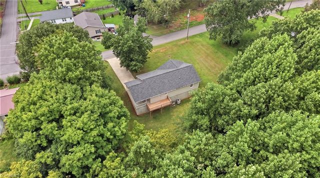 106 N Arlington Avenue, Jonesville, NC 28642