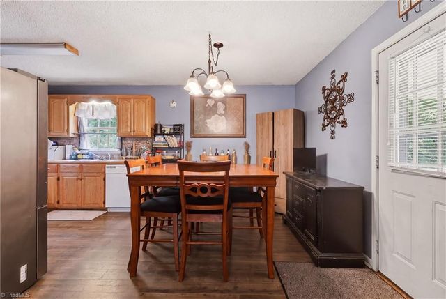 106 N Arlington Avenue, Jonesville, NC 28642