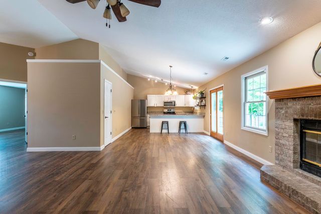 328 Elliot Wood Place, Fort Wayne, IN 46804