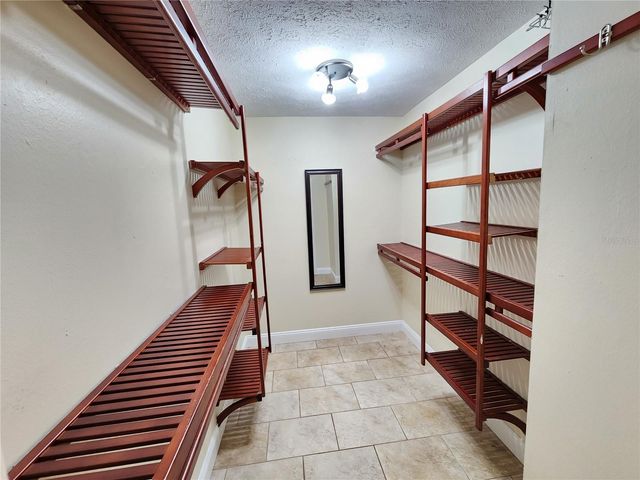 2403 STONEHILL AVENUE, Valrico, FL 33594