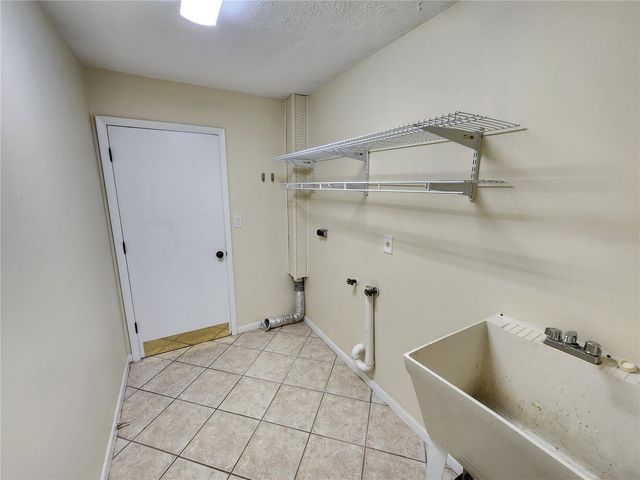 2403 STONEHILL AVENUE, Valrico, FL 33594