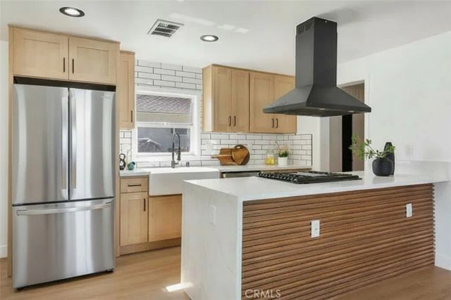 915 N Pasadena Avenue, Azusa, CA 91702