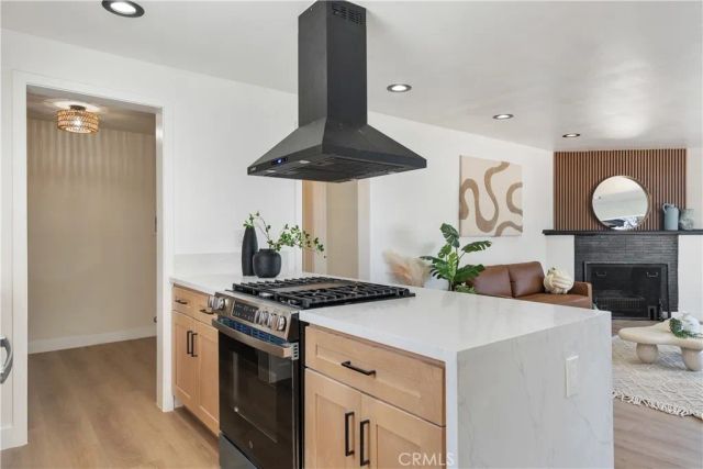 915 N Pasadena Avenue, Azusa, CA 91702