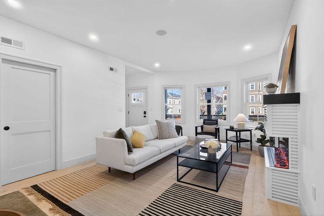 202 Powder House Blvd 1, Somerville, MA 02144