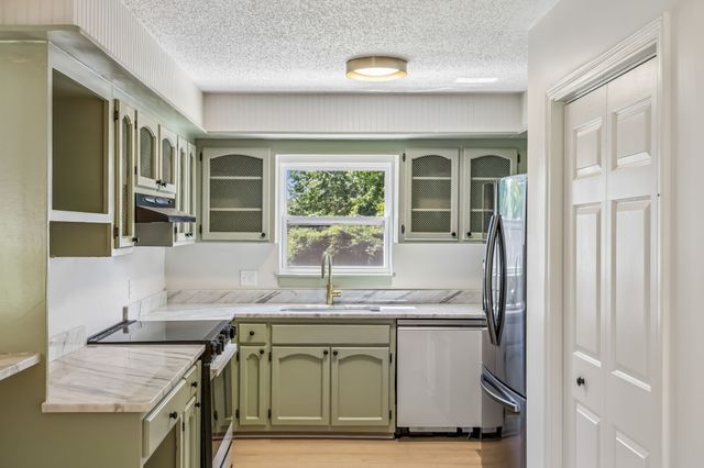 1158 Woodvale Dr, Gallatin, TN 37066