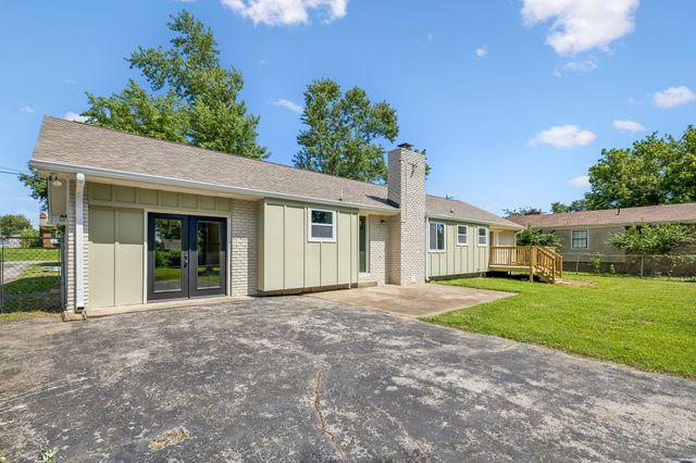 1158 Woodvale Dr, Gallatin, TN 37066