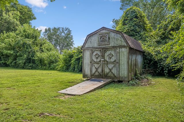 1158 Woodvale Dr, Gallatin, TN 37066