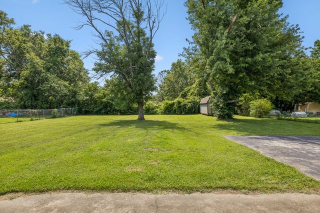 1158 Woodvale Dr, Gallatin, TN 37066
