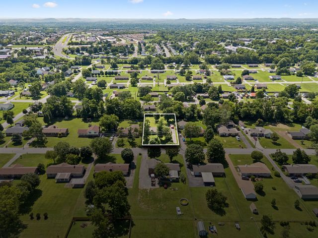 1158 Woodvale Dr, Gallatin, TN 37066