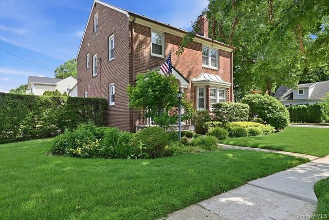 225 Crocus Avenue, Floral Park, NY 11001