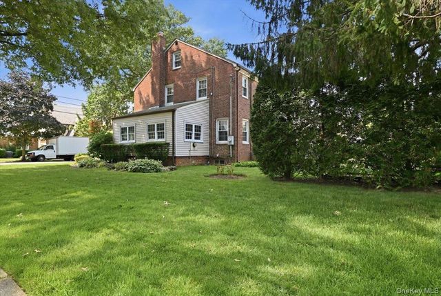225 Crocus Avenue, Floral Park, NY 11001