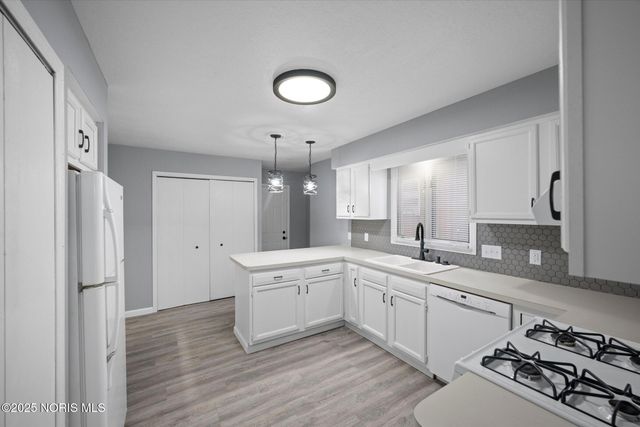 2537 Vaness Drive, Toledo, OH 43615