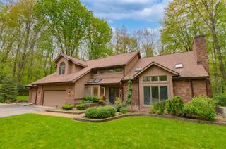 7170 Hawthorn Valley Avenue, Kalamazoo, MI 49009