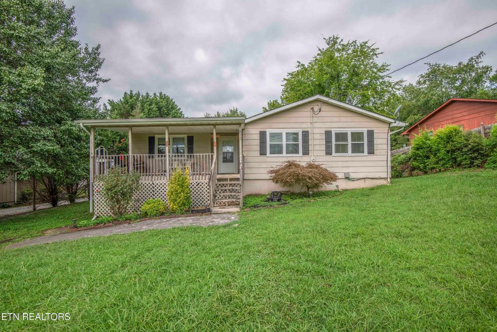 815 Old Reservoir Rd, Maryville, TN 37804