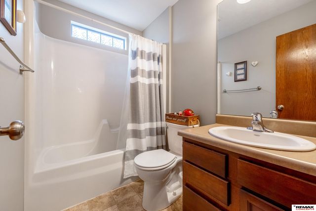 8931 Berg Drive, Lincoln, NE 68505