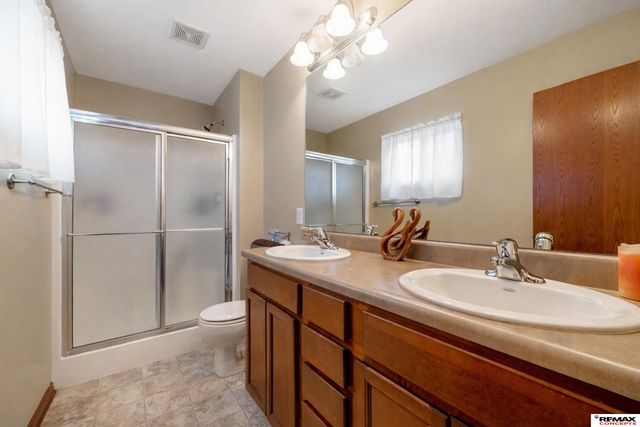 8931 Berg Drive, Lincoln, NE 68505