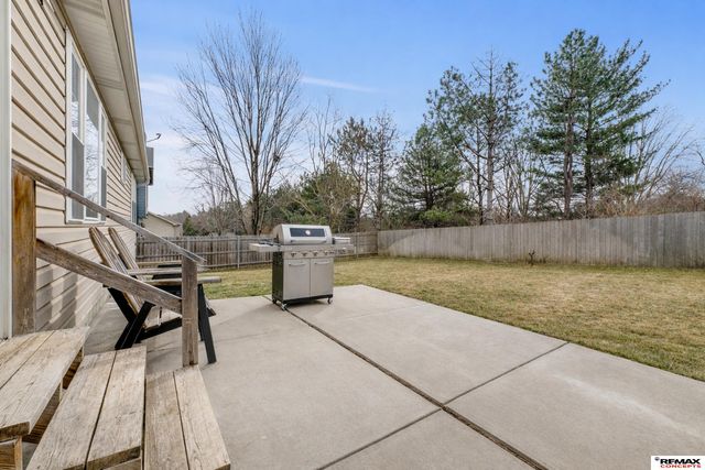 8931 Berg Drive, Lincoln, NE 68505