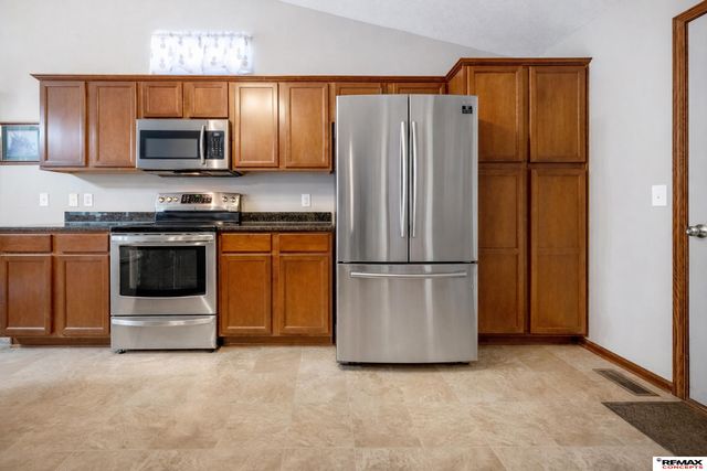 8931 Berg Drive, Lincoln, NE 68505