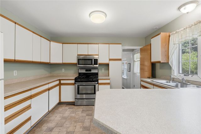 29 Parker St Street, Lincoln, RI 02865