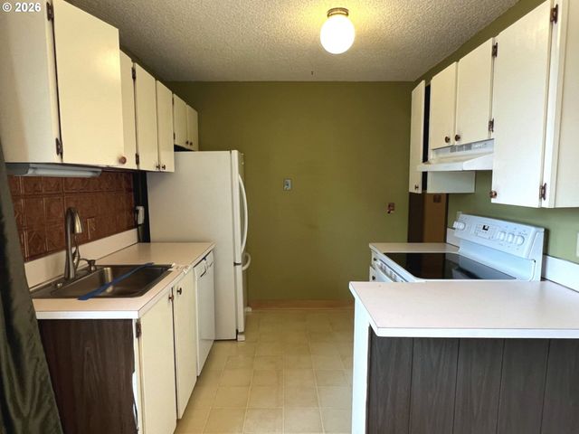 14807 Ne SISKIYOU Ct, Portland, OR 97230