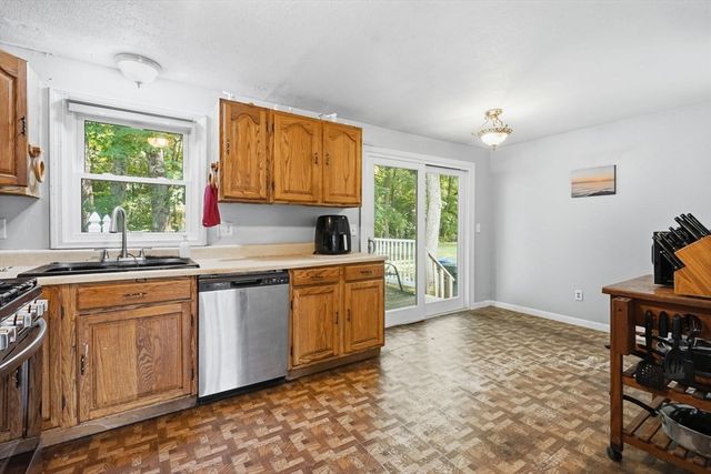 223 Garnet St, Springfield, MA 01129