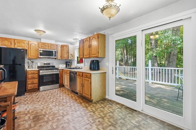223 Garnet St, Springfield, MA 01129