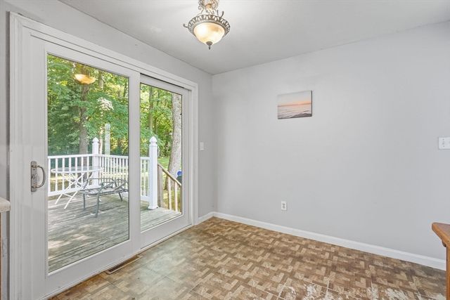 223 Garnet St, Springfield, MA 01129