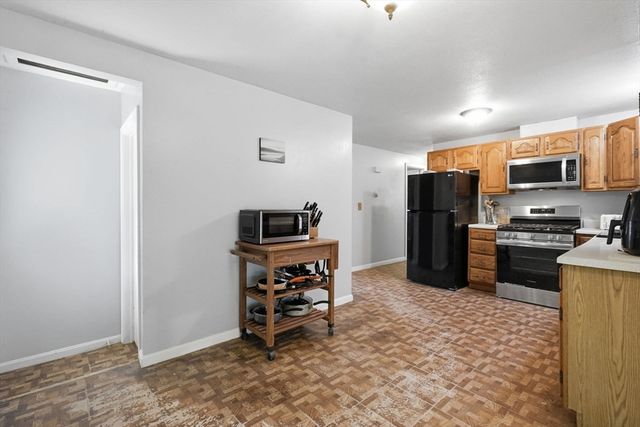 223 Garnet St, Springfield, MA 01129