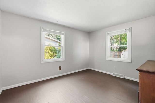 223 Garnet St, Springfield, MA 01129