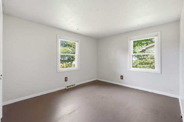 223 Garnet St, Springfield, MA 01129
