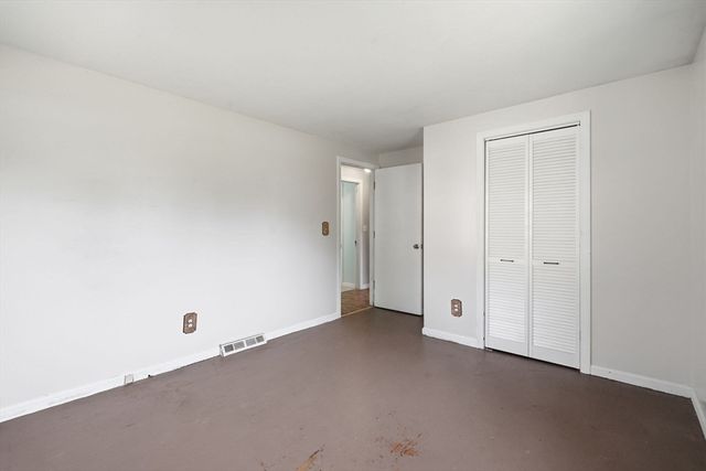 223 Garnet St, Springfield, MA 01129