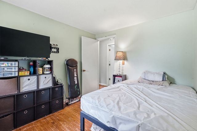 223 Garnet St, Springfield, MA 01129