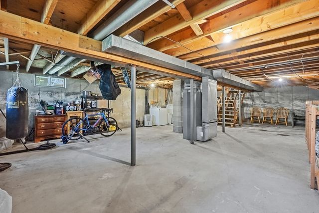223 Garnet St, Springfield, MA 01129