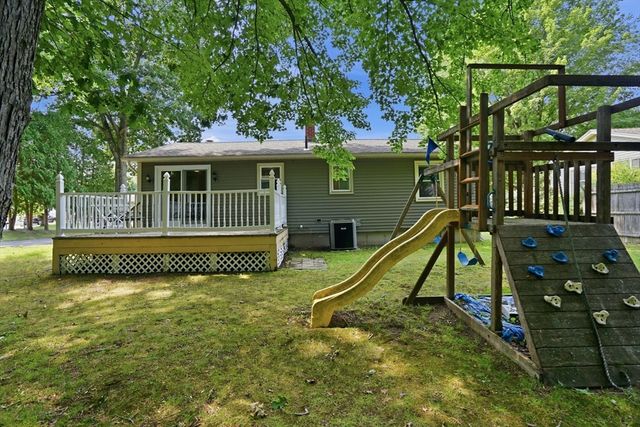 223 Garnet St, Springfield, MA 01129