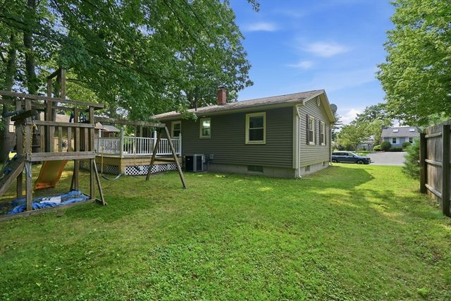 223 Garnet St, Springfield, MA 01129