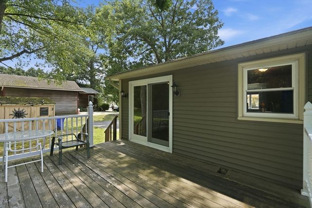 223 Garnet St, Springfield, MA 01129