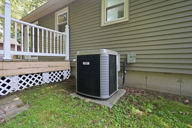 223 Garnet St, Springfield, MA 01129