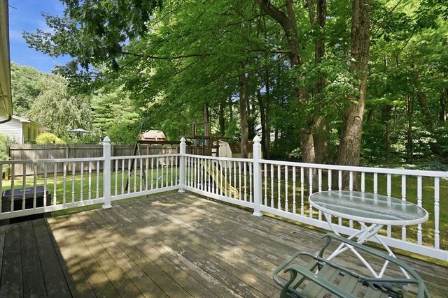 223 Garnet St, Springfield, MA 01129