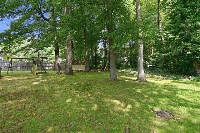 223 Garnet St, Springfield, MA 01129