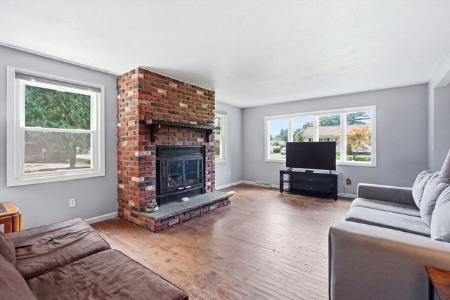 223 Garnet St, Springfield, MA 01129