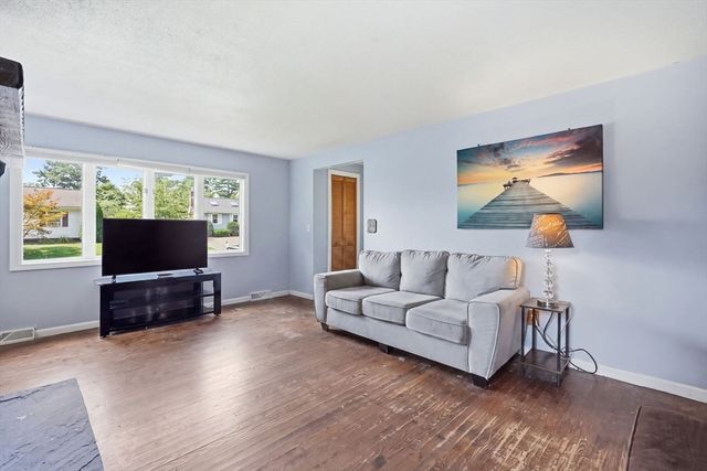 223 Garnet St, Springfield, MA 01129