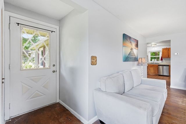 223 Garnet St, Springfield, MA 01129